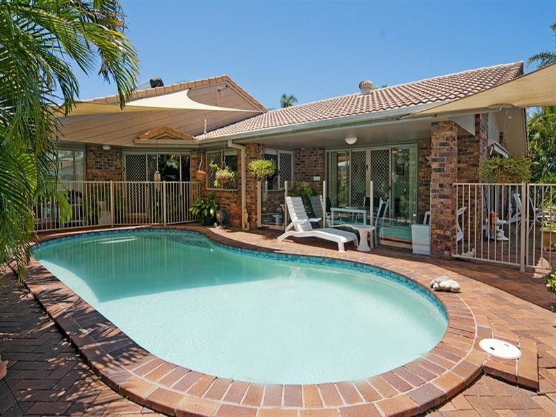 16 Oxley Drive, Paradise Point QLD 4216