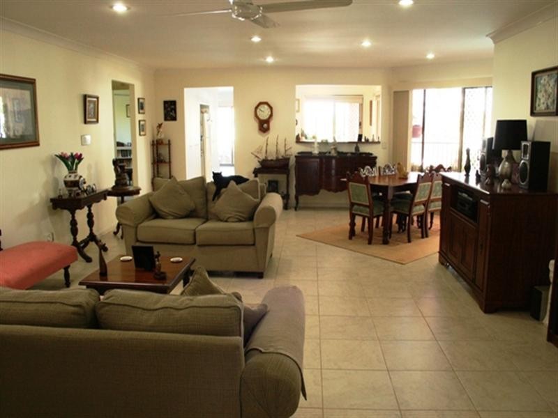 16 Oxley Drive, Paradise Point QLD 4216