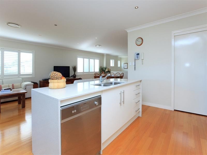 15 Kelsey Street, Coorparoo QLD 4151