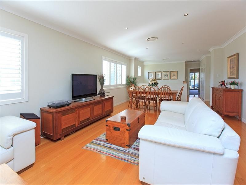 15 Kelsey Street, Coorparoo QLD 4151