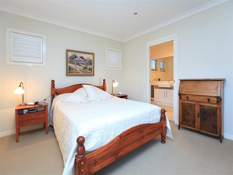 15 Kelsey Street, Coorparoo QLD 4151