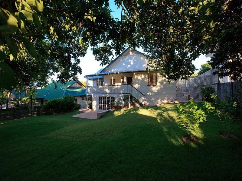 30 Philip Street, Hawthorne QLD 4171