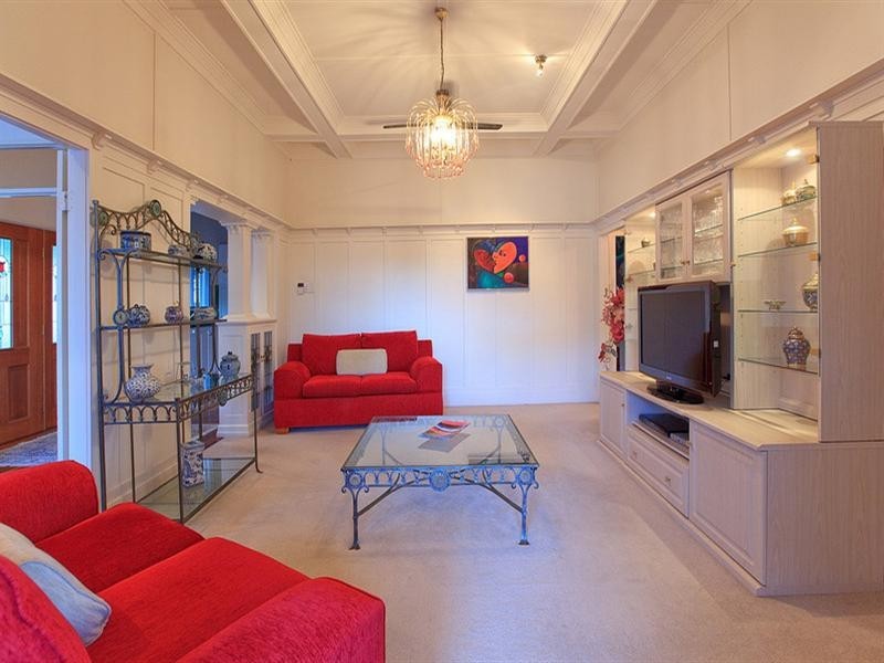 30 Philip Street, Hawthorne QLD 4171