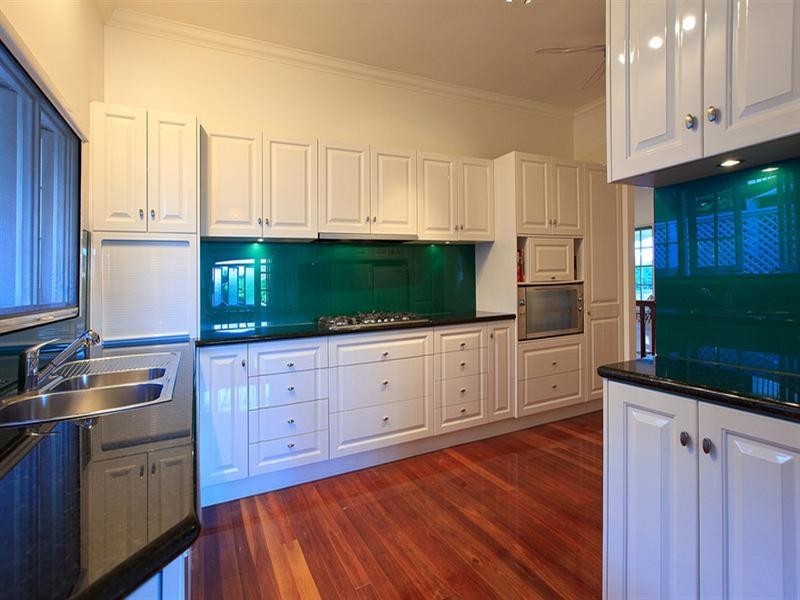 30 Philip Street, Hawthorne QLD 4171