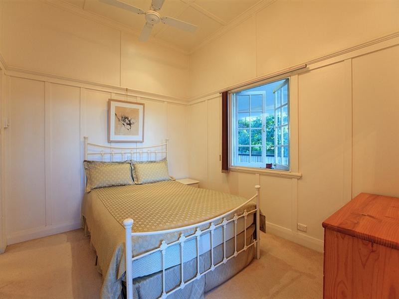 30 Philip Street, Hawthorne QLD 4171