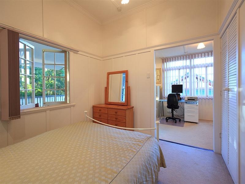 30 Philip Street, Hawthorne QLD 4171