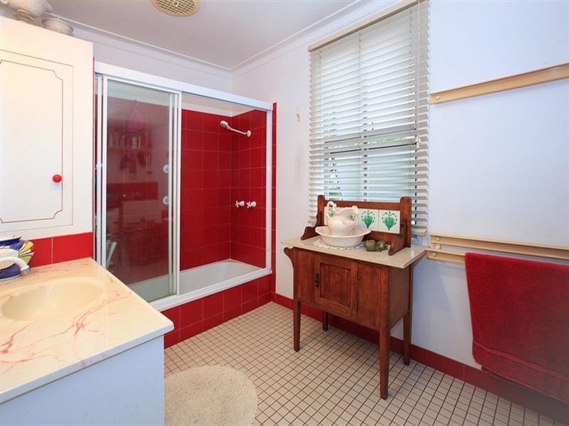 24 Moore Street, Morningside QLD 4170