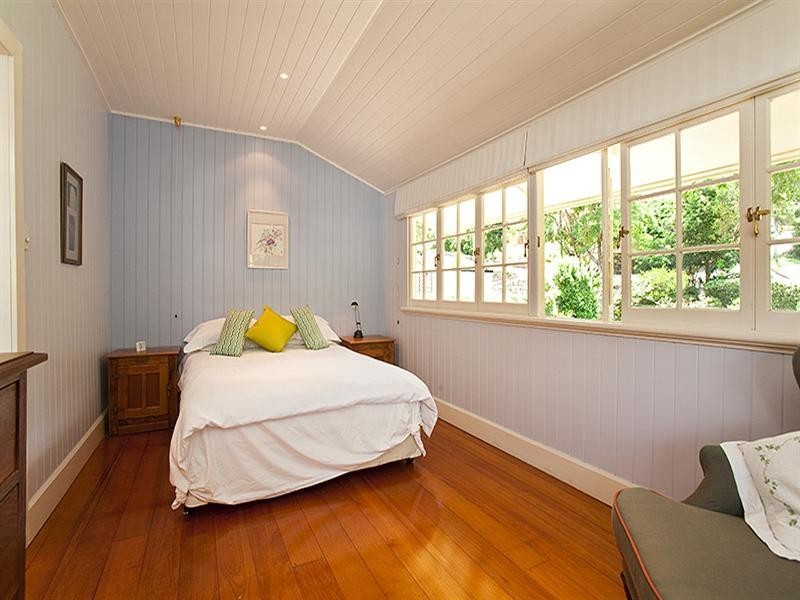 19 Ivy Street, Indooroopilly QLD 4068