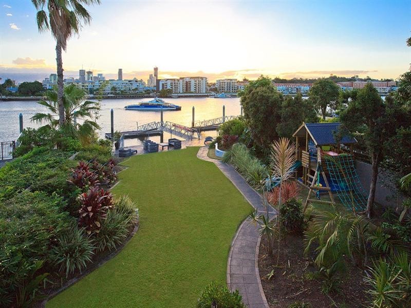 18 Scott Street, Hawthorne QLD 4171