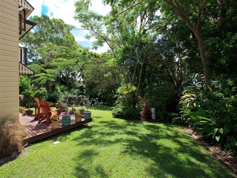 39 Russell Avenue, Norman Park QLD 4170