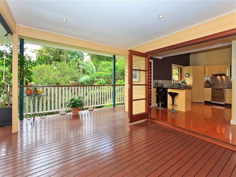 39 Russell Avenue, Norman Park QLD 4170