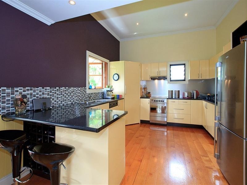 39 Russell Avenue, Norman Park QLD 4170