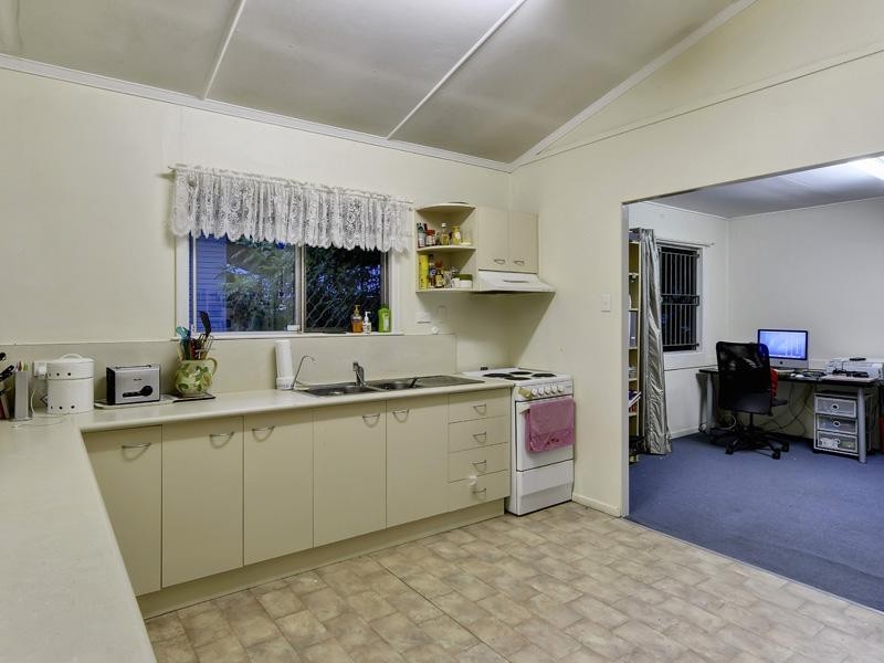 62 Moore Street, Morningside QLD 4170