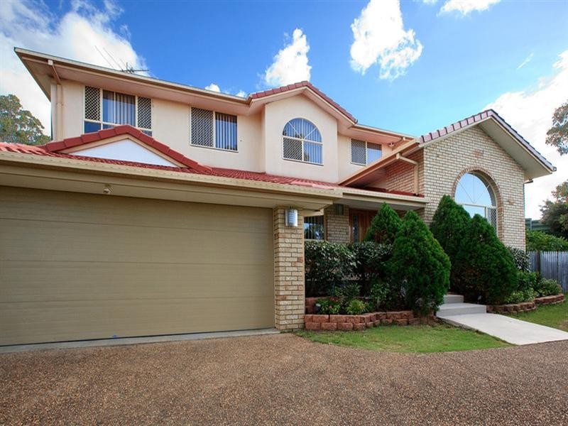 9 Hillside Crescent, Edens Landing QLD 4207