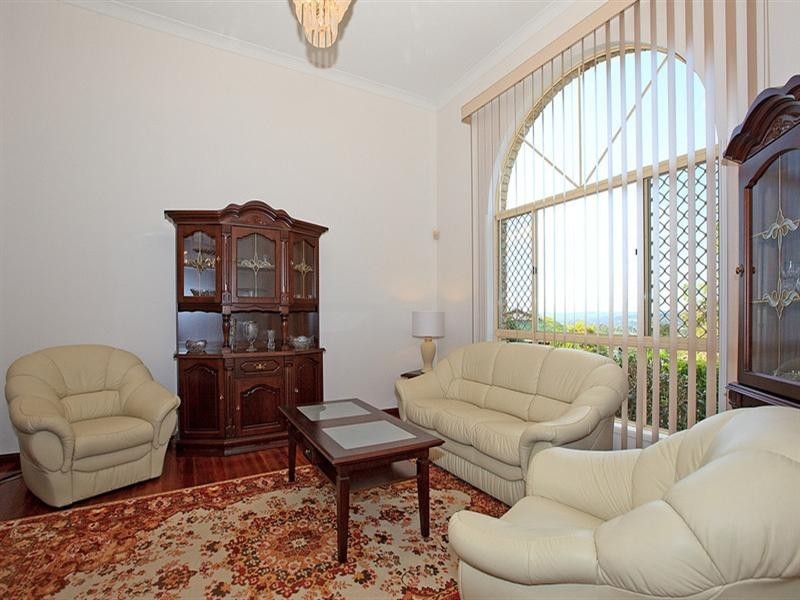 9 Hillside Crescent, Edens Landing QLD 4207