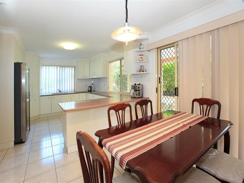 9 Hillside Crescent, Edens Landing QLD 4207