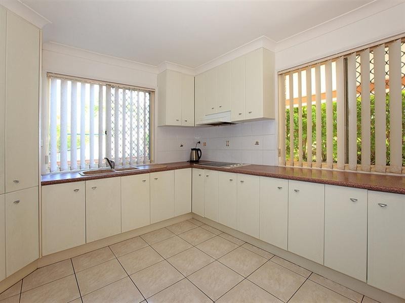 9 Hillside Crescent, Edens Landing QLD 4207