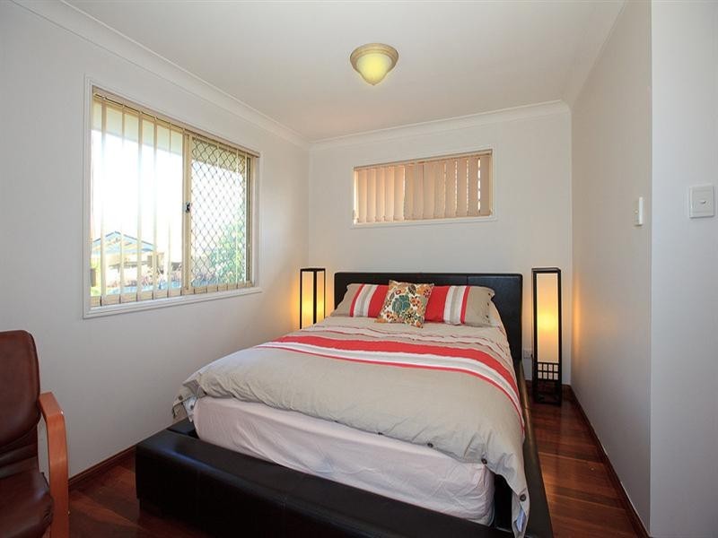 9 Hillside Crescent, Edens Landing QLD 4207