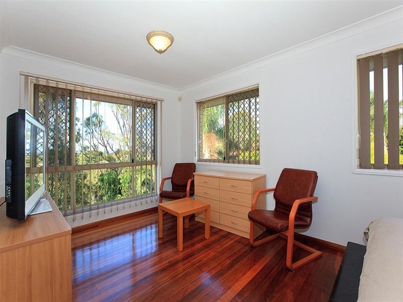 9 Hillside Crescent, Edens Landing QLD 4207