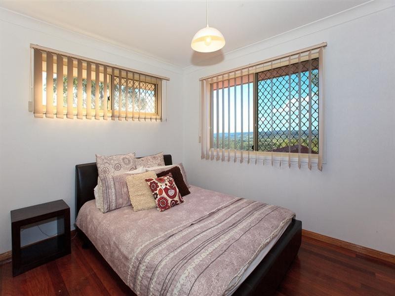 9 Hillside Crescent, Edens Landing QLD 4207