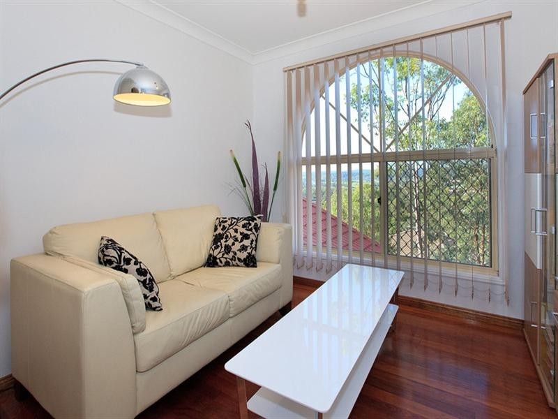 9 Hillside Crescent, Edens Landing QLD 4207