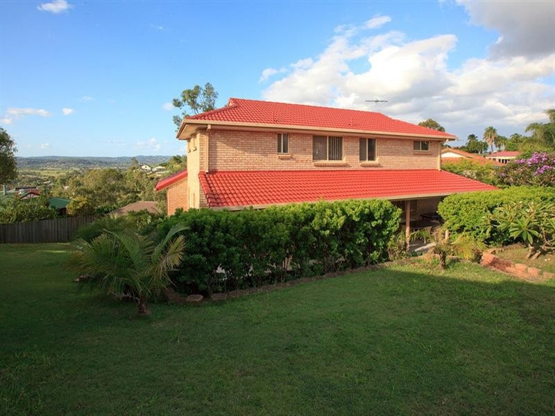 9 Hillside Crescent, Edens Landing QLD 4207