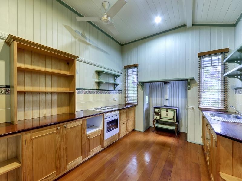 10 Deviney Street, Morningside QLD 4170