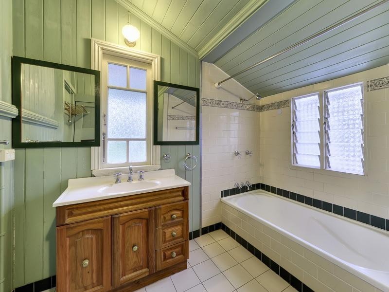 10 Deviney Street, Morningside QLD 4170