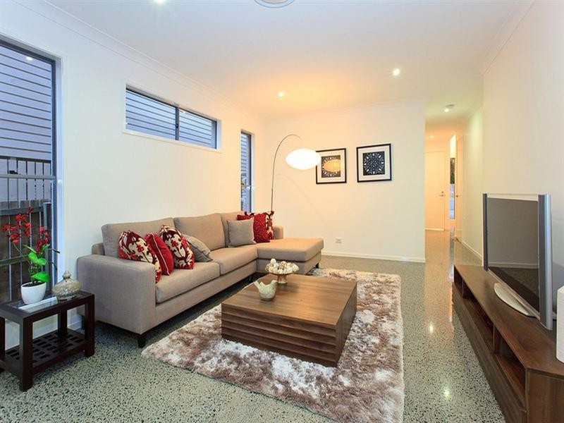 15 Windemere Avenue, Morningside QLD 4170