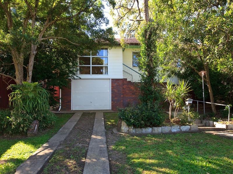 4 Pattison Avenue, Norman Park QLD 4170