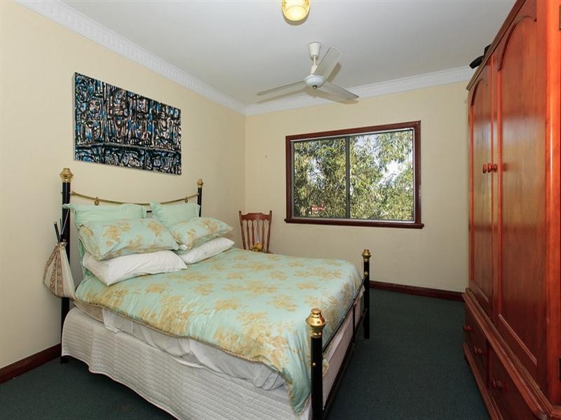 4 Pattison Avenue, Norman Park QLD 4170