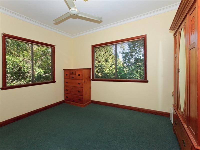 4 Pattison Avenue, Norman Park QLD 4170