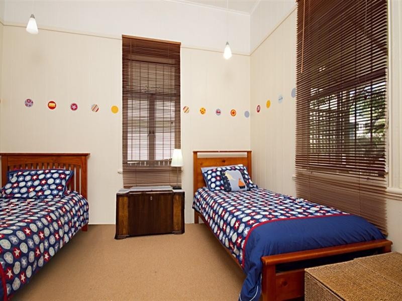 312 Wynnum Road, Norman Park QLD 4170