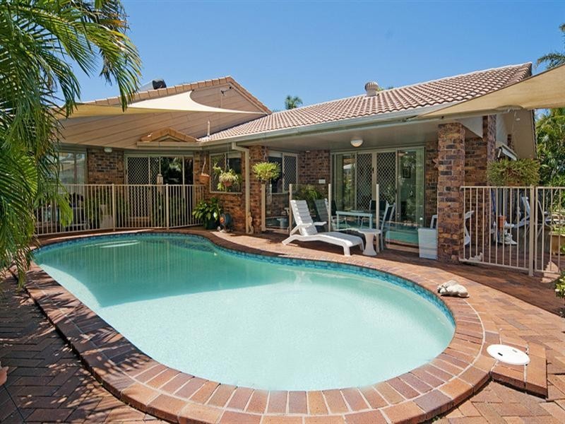 16 Oxley Drive, Paradise Point QLD 4216