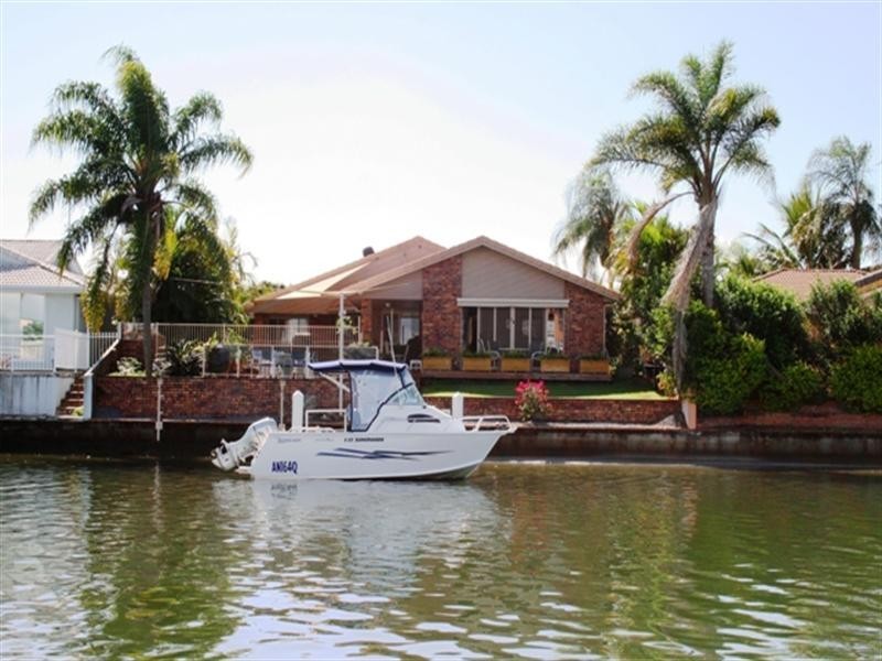 16 Oxley Drive, Paradise Point QLD 4216