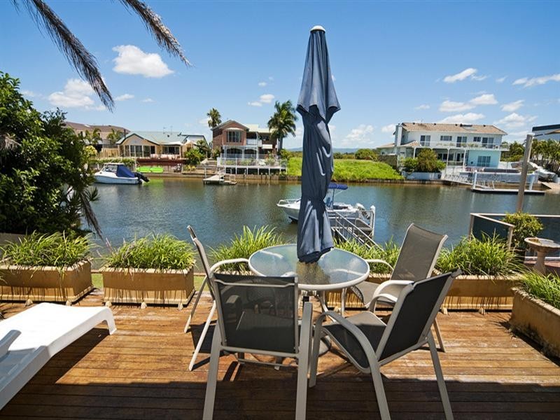 16 Oxley Drive, Paradise Point QLD 4216