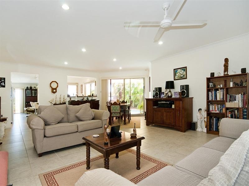 16 Oxley Drive, Paradise Point QLD 4216