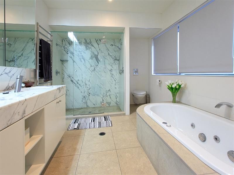 33 Aaron Avenue, Hawthorne QLD 4171