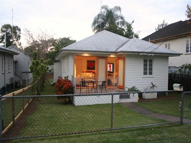 30 Burrai Street, Morningside QLD 4170