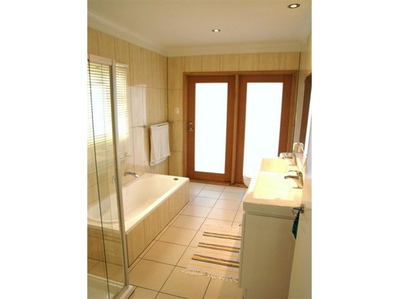 30 Burrai Street, Morningside QLD 4170