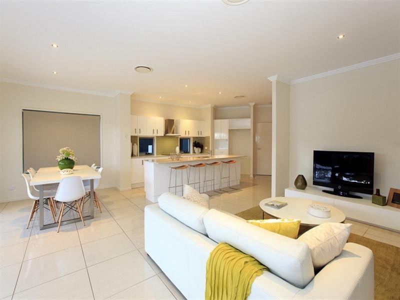 27 Taylor Street, Balmoral QLD 4171