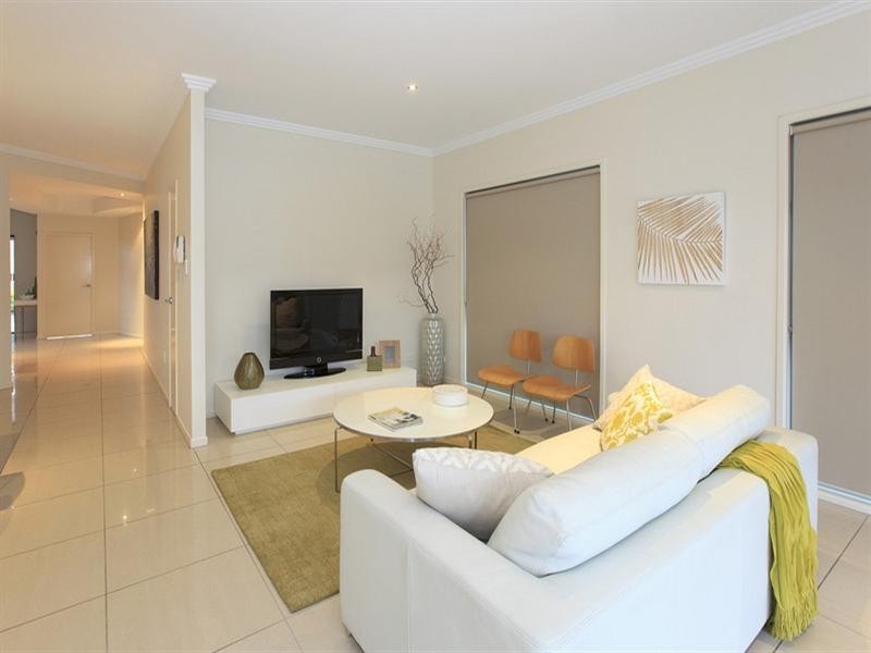 27 Taylor Street, Balmoral QLD 4171