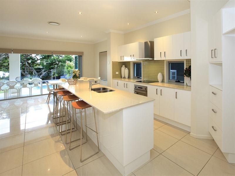 27 Taylor Street, Balmoral QLD 4171