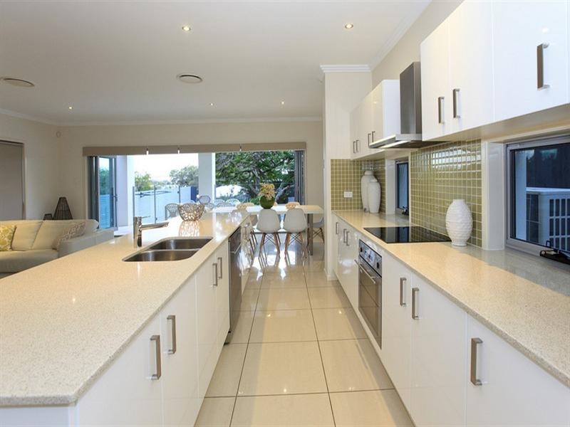 27 Taylor Street, Balmoral QLD 4171