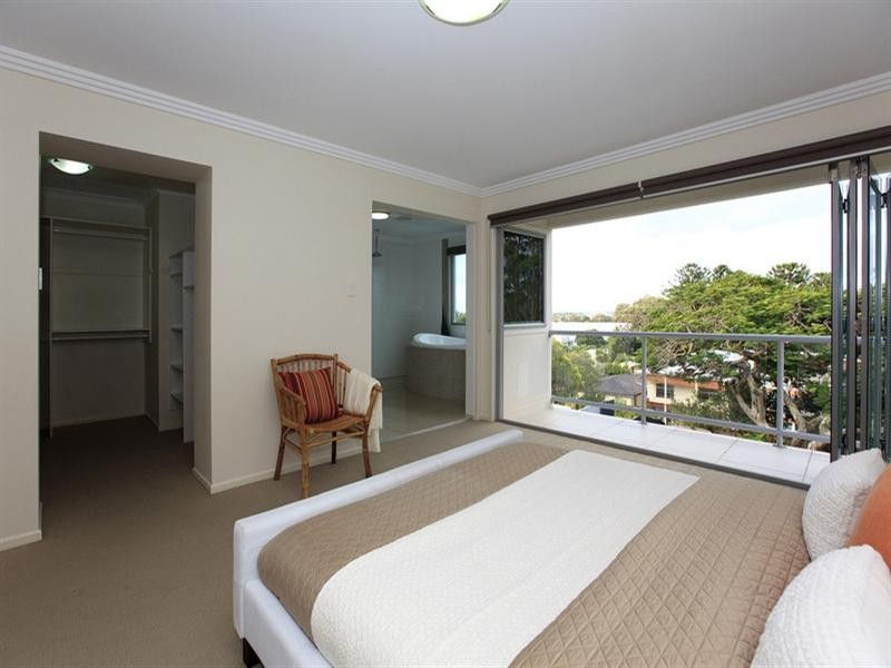 27 Taylor Street, Balmoral QLD 4171