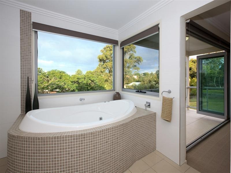 27 Taylor Street, Balmoral QLD 4171