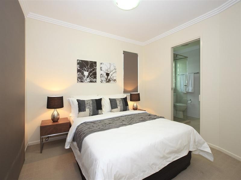 27 Taylor Street, Balmoral QLD 4171