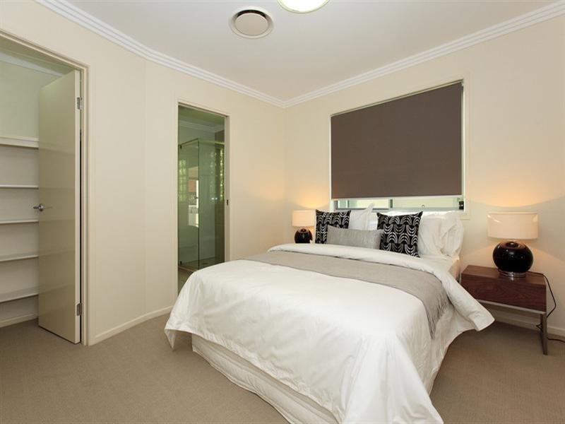 27 Taylor Street, Balmoral QLD 4171