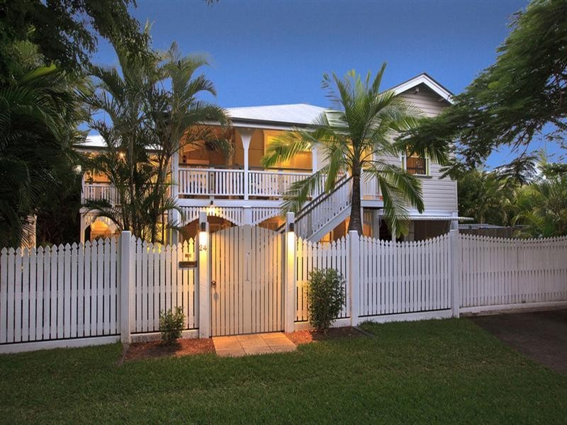 24 Barton Street, Hawthorne QLD 4171