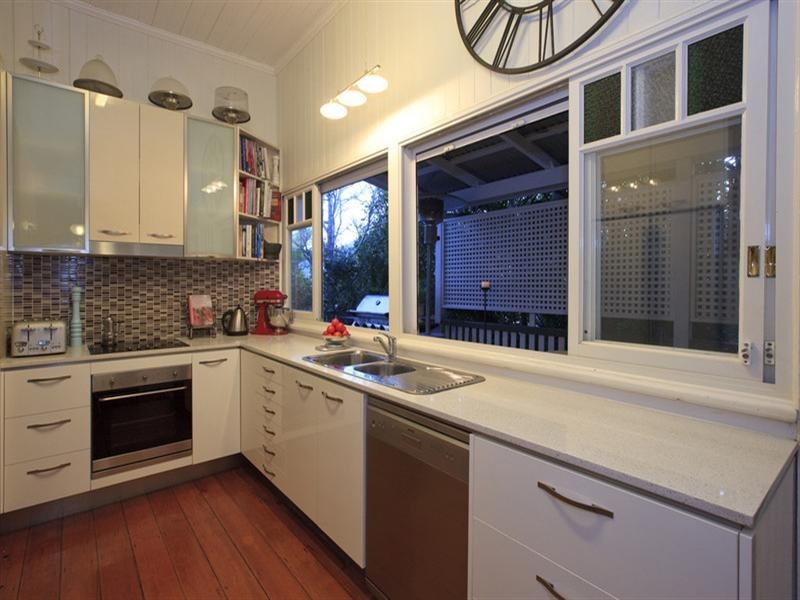 24 Barton Street, Hawthorne QLD 4171